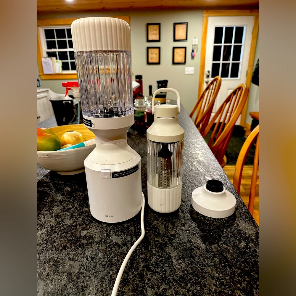 Beast blender and bottle system